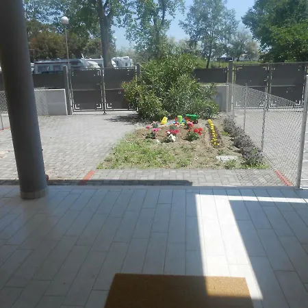 Mit Ladestation Fuer Elektrofahrzeuge In Via 19 Feriehus Lido di Volano