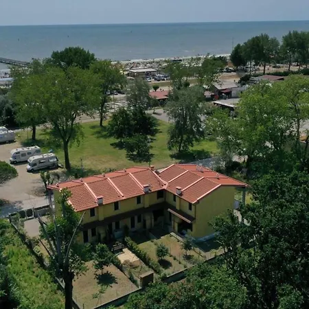 Mit Ladestation Fuer Elektrofahrzeuge In Via 19 Lido di Volano