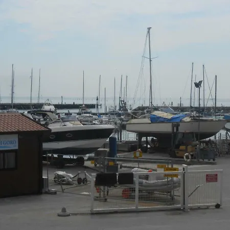 Mit Ladestation Fuer Elektrofahrzeuge In Via 19 Lido di Volano